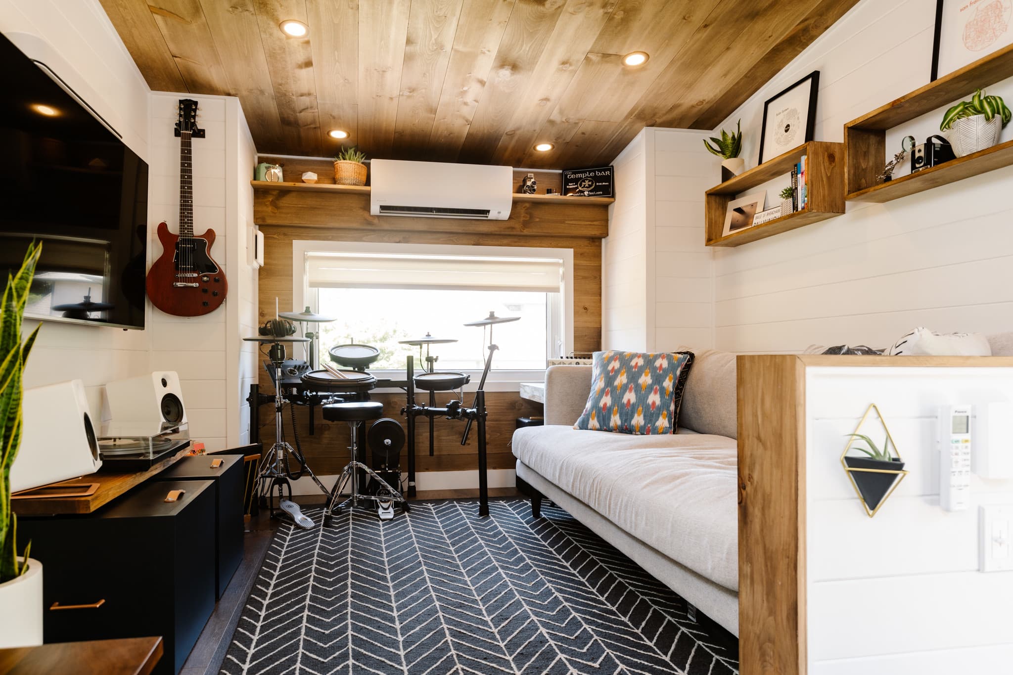 331-square-foot-tiny-house-tour-photos-apartment-therapy